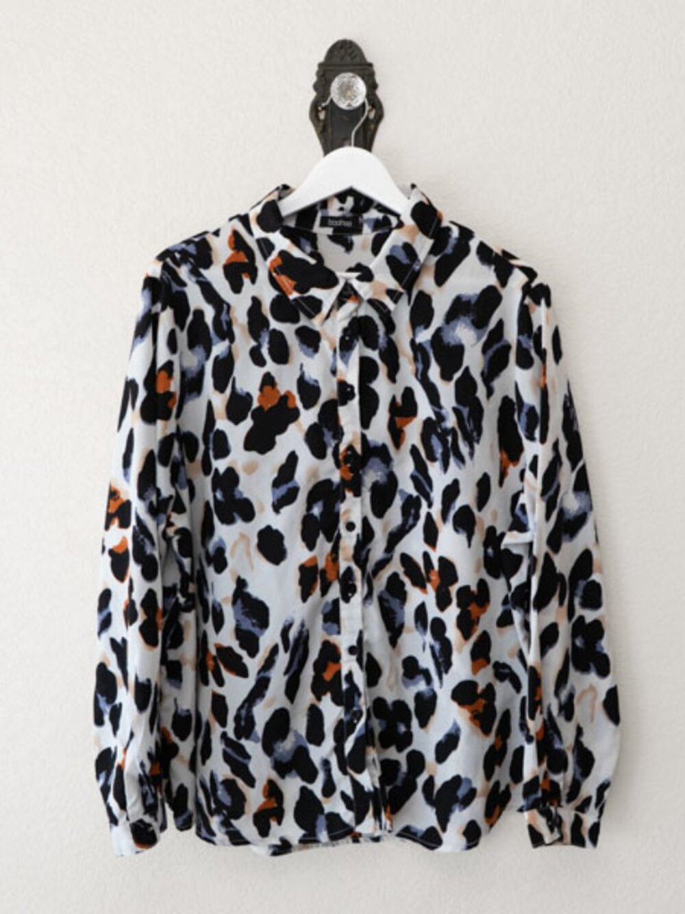 Boohoo Leopard Print Blouse Size 14 White Blue Black Button Up Animal Print Top